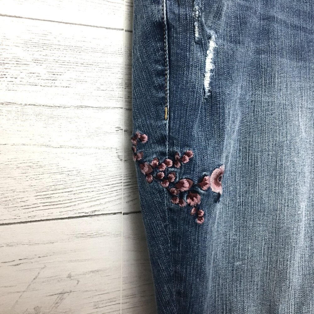 Torrid Women's Skinny Jeans Floral Embroidery Distressed Stretch size 22R - Picture 4 of 10
